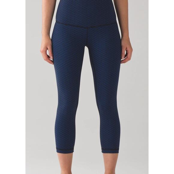 Lululemon Wunder Under Crop Size 6 Blue/Black 22" - Picture 1 of 5